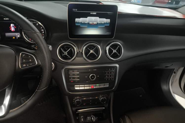 Used Mercedes-Benz GLA 2017 GLA 200 Sport Edition Audio And AC Panel