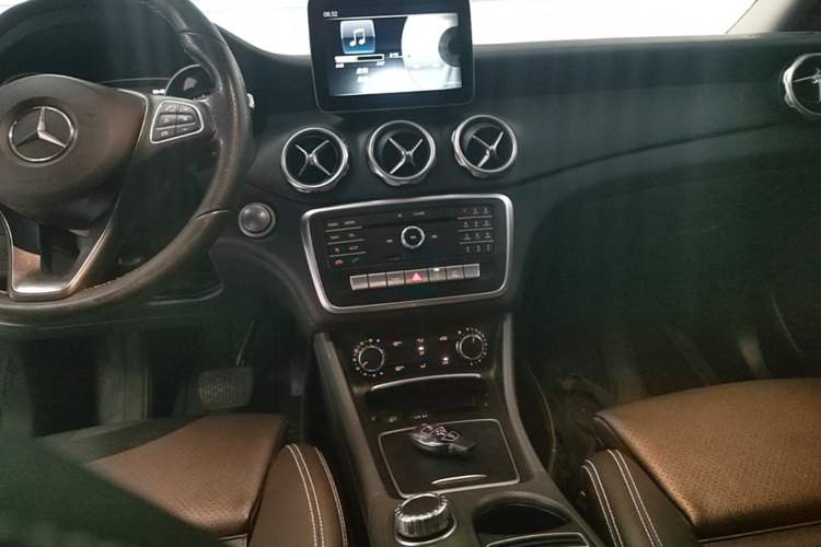 Used Mercedes-Benz GLA 2017 GLA 200 Fashion Model Audio And AC Panel