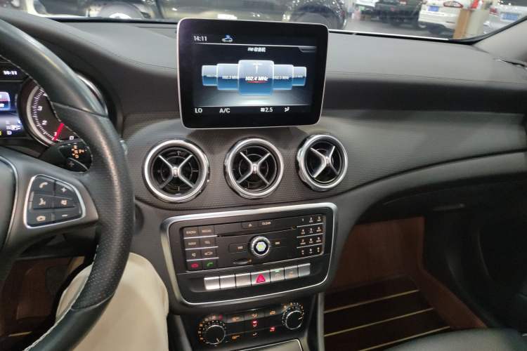 Used Mercedes-Benz GLA 2017 GLA 200 Fashion Model Audio And AC Panel