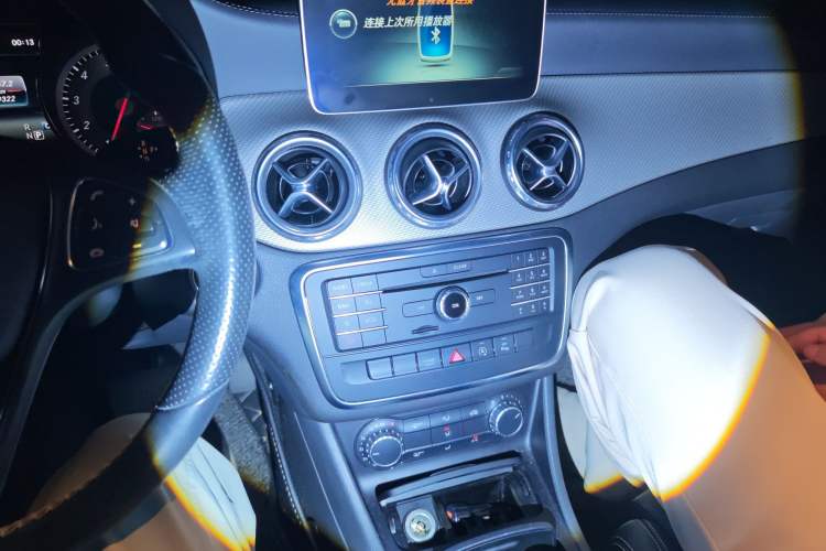 Used Mercedes-Benz GLA 2017 GLA 200 Sport Edition Audio And AC Panel
