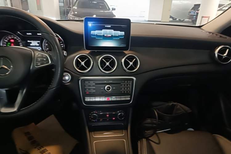 Used Mercedes-Benz GLA 2017 GLA 220 4MATIC Fashion Model Audio And AC Panel