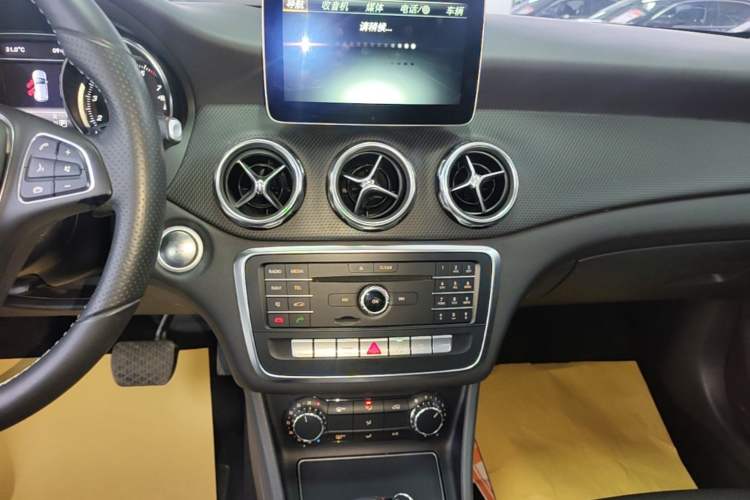 Used Mercedes-Benz GLA 2017 GLA 200 Sport Edition Audio And AC Panel