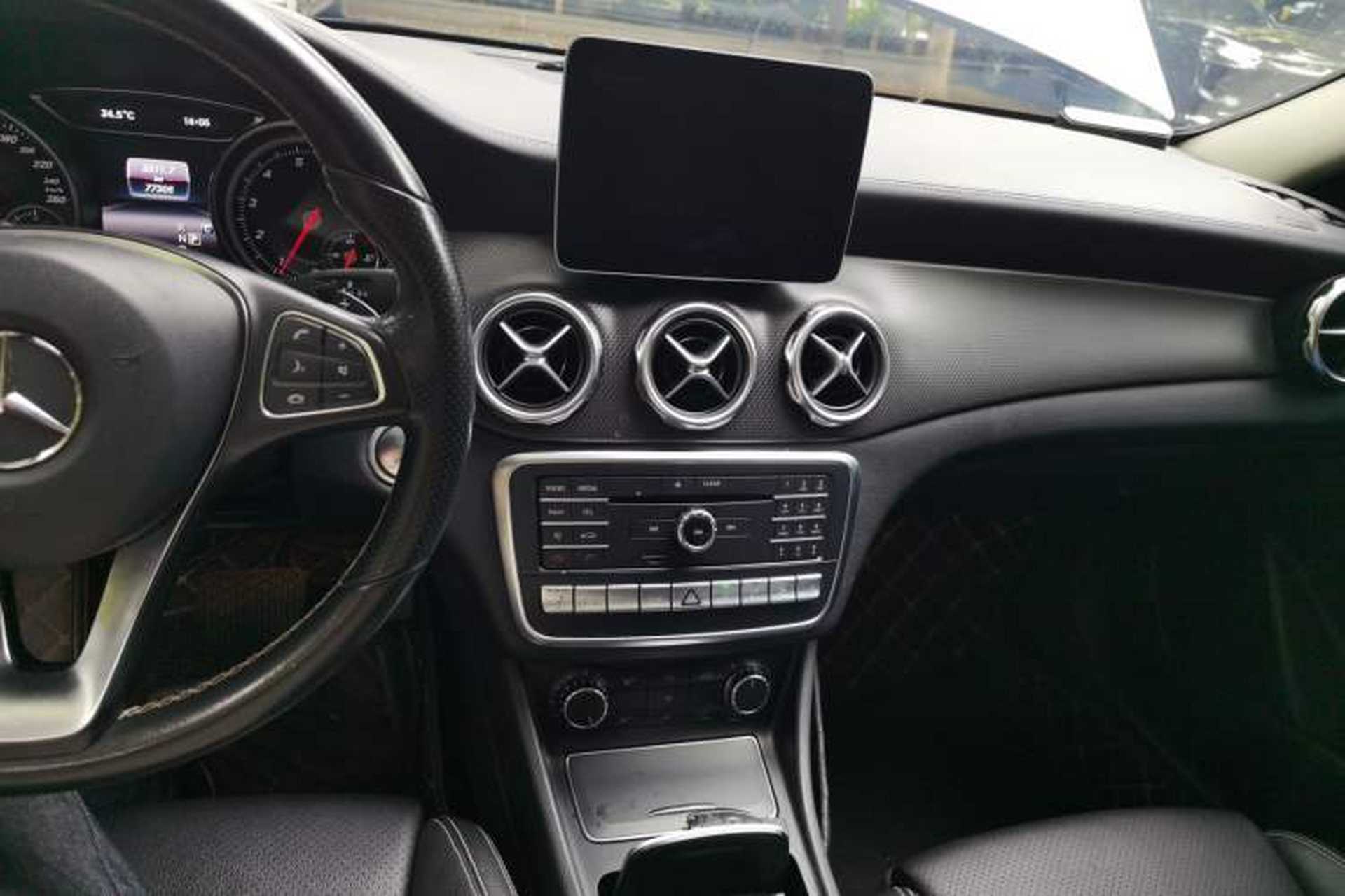 Used Mercedes-Benz GLA 2017 GLA 220 4MATIC Luxury Model Audio And AC Panel