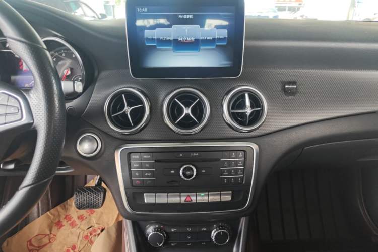 Used Mercedes-Benz GLA 2017 GLA 200 Sport Edition Audio And AC Panel
