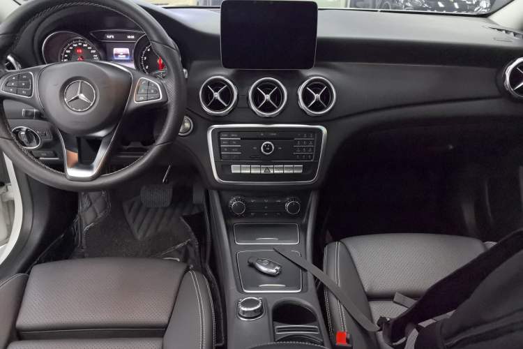 Used Mercedes-Benz GLA 2017 GLA 200 Sport Edition Audio And AC Panel