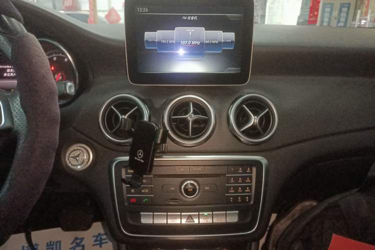 Used Mercedes-Benz GLA 2017 GLA 200 Sport Edition Audio And AC Panel