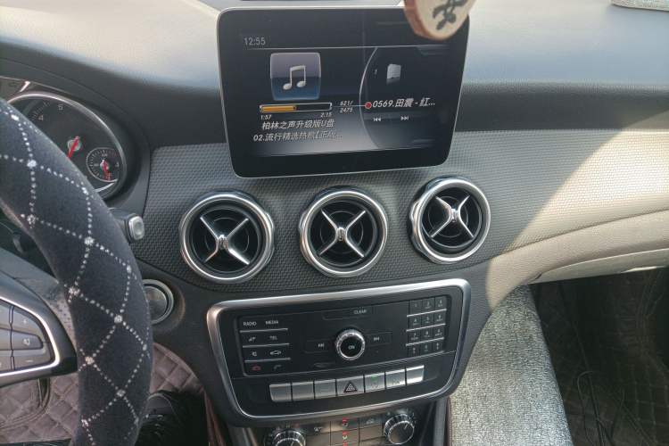 Used Mercedes-Benz GLA 2017 GLA 200 Sport Edition Audio And AC Panel
