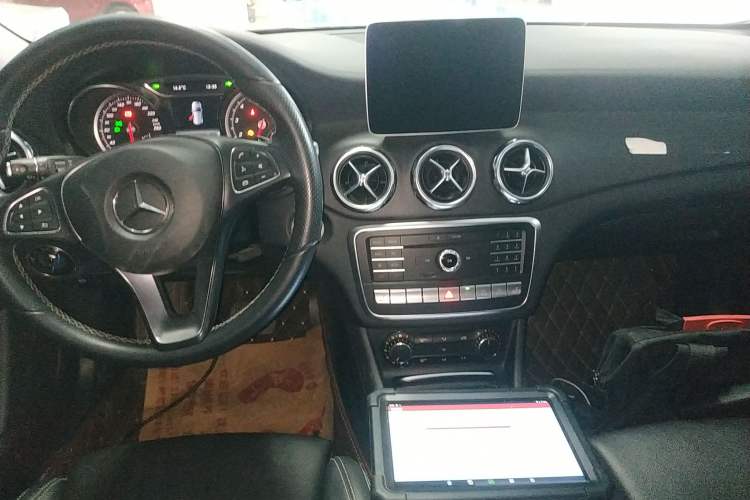 Used Mercedes-Benz GLA 2017 GLA 220 4MATIC Fashion Model Audio And AC Panel