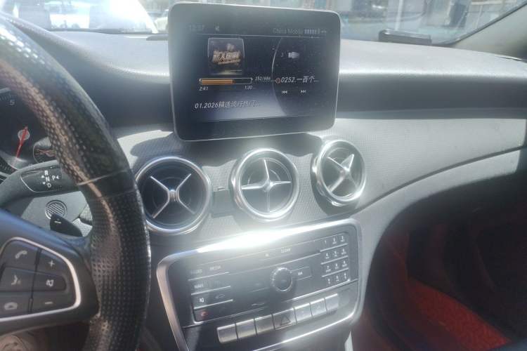 Used Mercedes-Benz GLA 2017 GLA 200 Sport Edition Audio And AC Panel