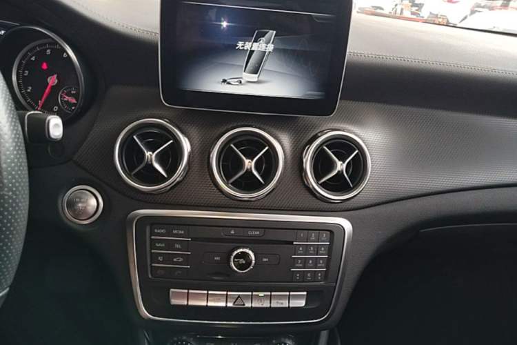 Used Mercedes-Benz GLA 2017 GLA 200 Fashion Model Audio And AC Panel