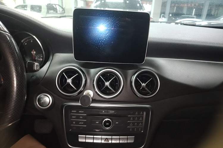 Used Mercedes-Benz GLA 2017 GLA 200 Fashion Model Audio And AC Panel