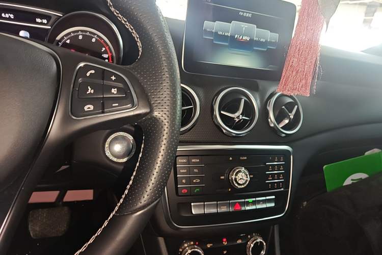 Used Mercedes-Benz GLA 2017 GLA 200 Sport Edition Audio And AC Panel