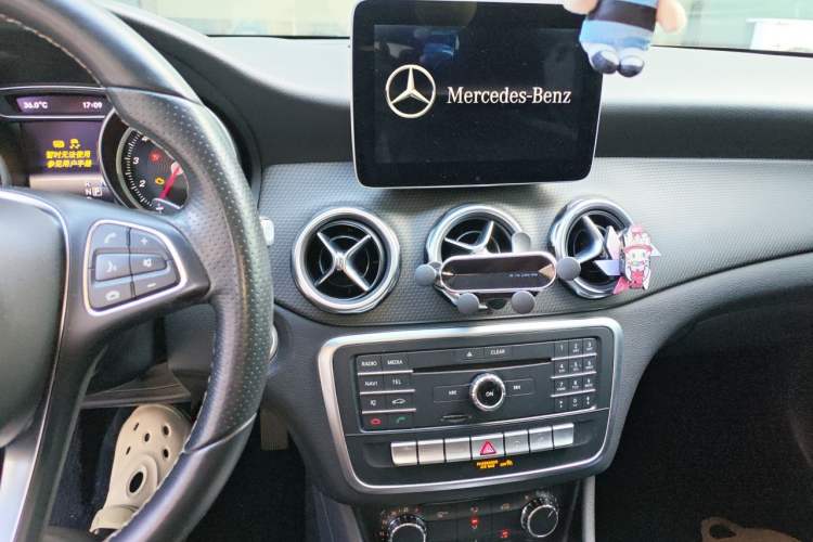 Used Mercedes-Benz GLA 2017 GLA 200 Sport Edition Audio And AC Panel