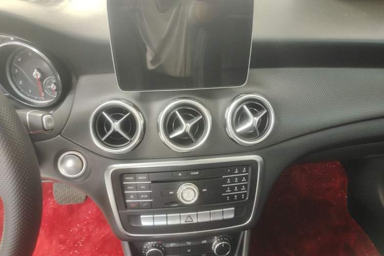 Used Mercedes-Benz GLA 2017 GLA 200 Sport Edition Audio And AC Panel