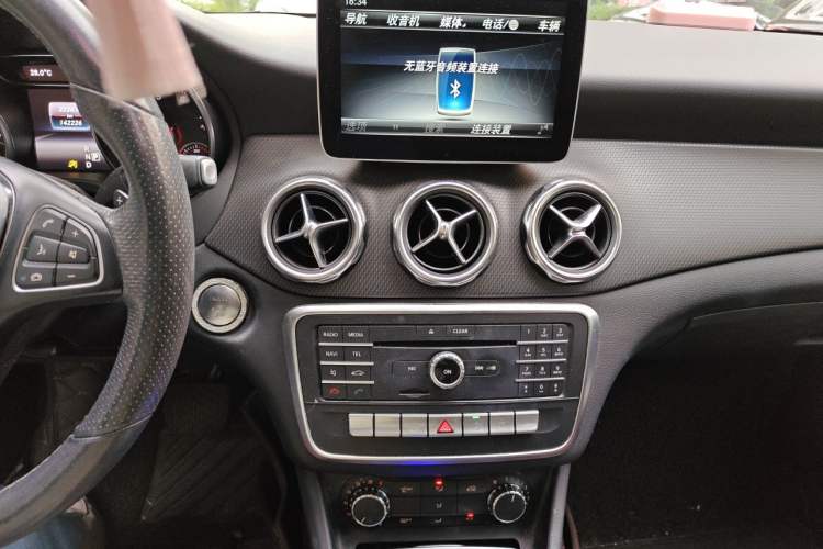 Used Mercedes-Benz GLA 2017 GLA 200 Sport Edition Audio And AC Panel