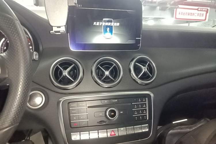 Used Mercedes-Benz GLA 2017 GLA 220 4MATIC Fashion Model Audio And AC Panel