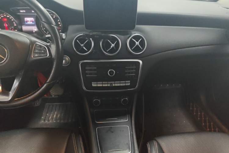 Used Mercedes-Benz GLA 2017 GLA 200 Sport Edition Audio And AC Panel