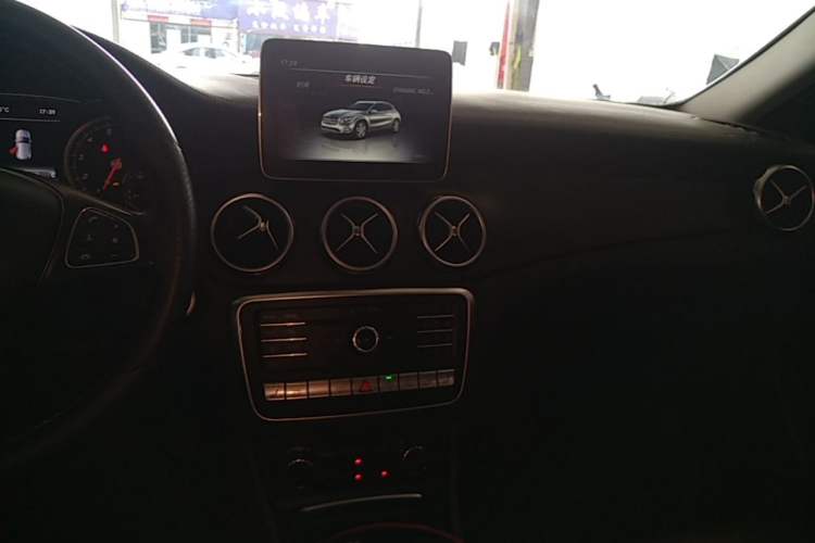Used Mercedes-Benz GLA 2017 GLA 220 4MATIC Fashion Model Audio And AC Panel