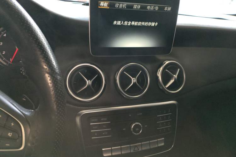Used Mercedes-Benz GLA 2017 GLA 200 Sport Edition Audio And AC Panel