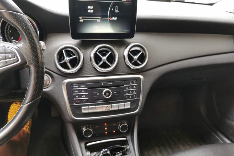 Used Mercedes-Benz GLA 2017 GLA 200 Fashion Model Audio And AC Panel