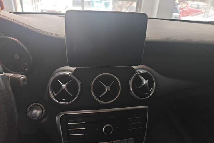 Used Mercedes-Benz GLA 2017 GLA 200 Fashion Model Audio And AC Panel