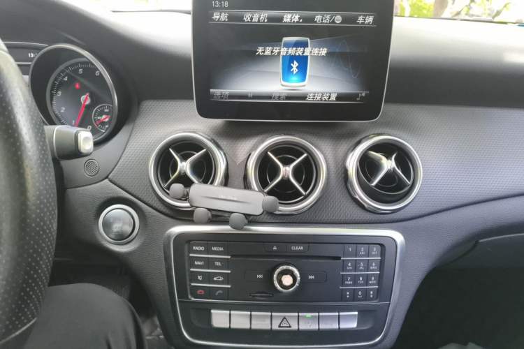 Used Mercedes-Benz GLA 2017 GLA 200 Sport Edition Audio And AC Panel