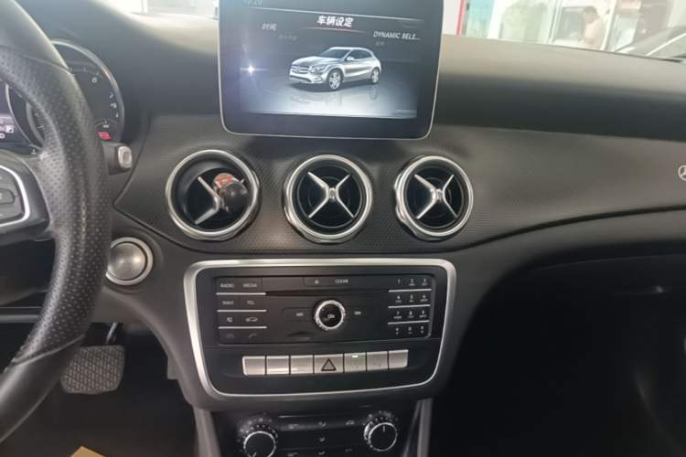 Used Mercedes-Benz GLA 2017 GLA 200 Sport Edition Audio And AC Panel