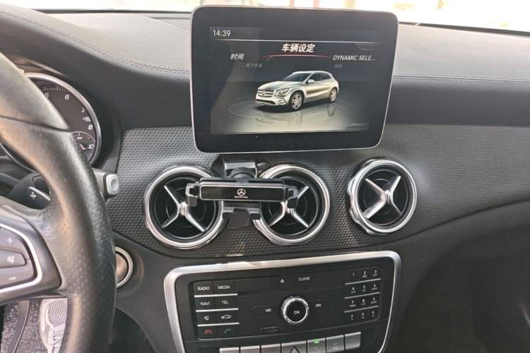 Used Mercedes-Benz GLA 2017 GLA 200 Fashion Model Audio And AC Panel