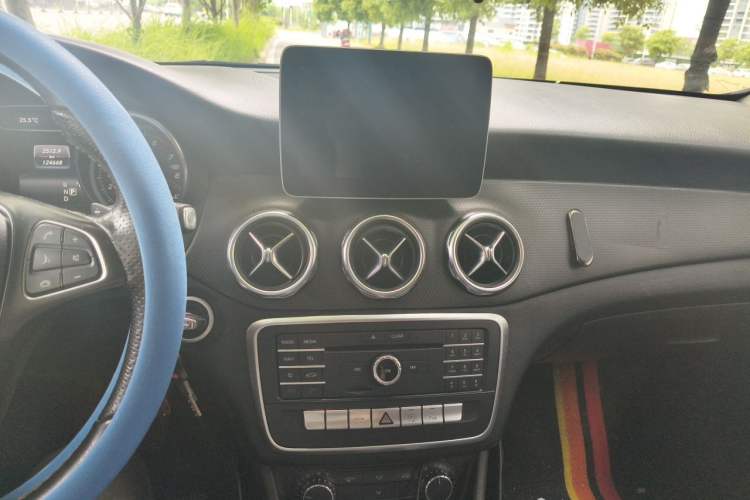 Used Mercedes-Benz GLA 2017 GLA 200 Sport Edition Audio And AC Panel