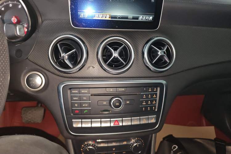 Used Mercedes-Benz GLA 2017 GLA 220 4MATIC Fashion Model Audio And AC Panel