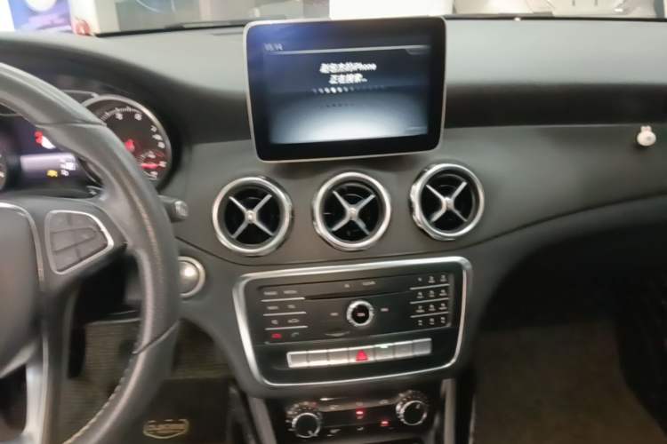 Used Mercedes-Benz GLA 2017 GLA 200 Sport Edition Audio And AC Panel