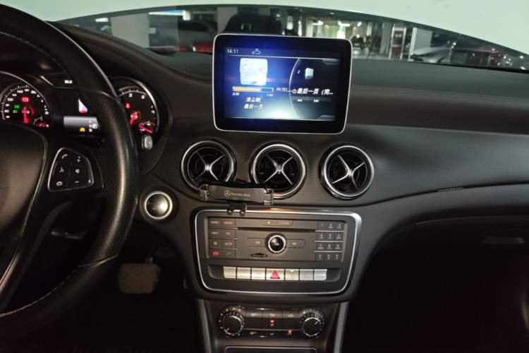 Used Mercedes-Benz GLA 2017 GLA 200 Fashion Model Audio And AC Panel
