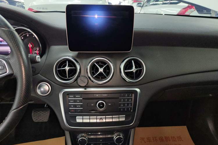 Used Mercedes-Benz GLA 2017 GLA 200 Fashion Model Audio And AC Panel