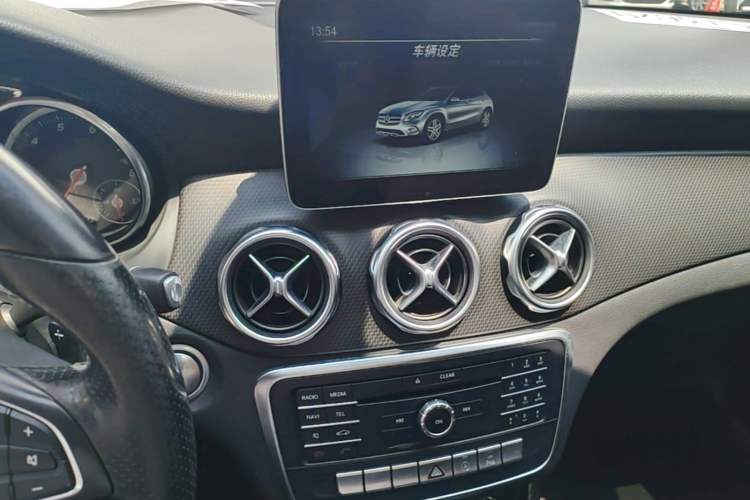 Used Mercedes-Benz GLA 2017 GLA 200 Sport Edition Audio And AC Panel