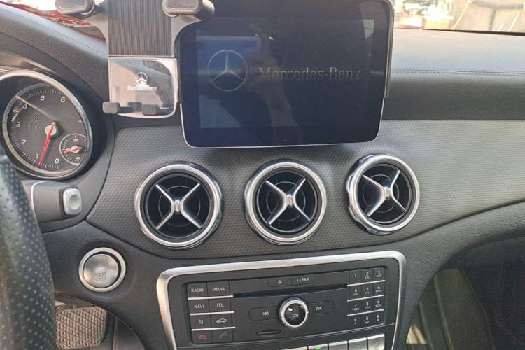 Used Mercedes-Benz GLA 2017 GLA 220 4MATIC Fashion Model Audio And AC Panel