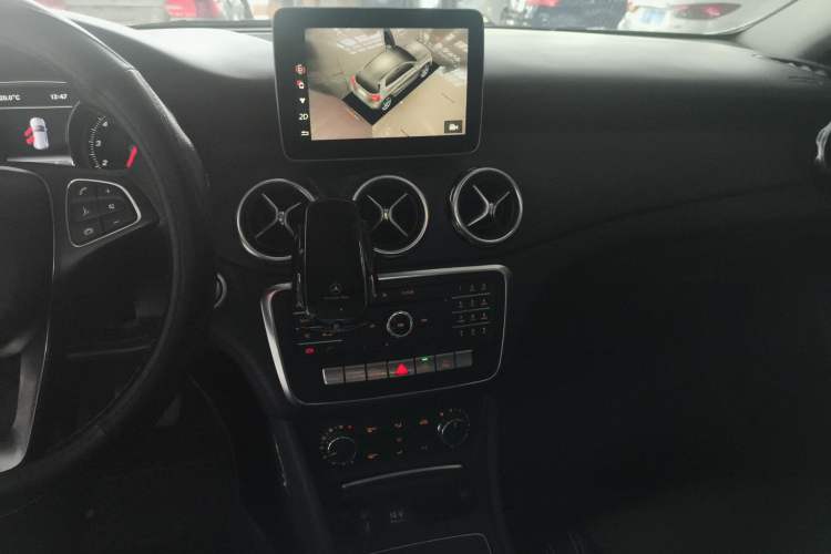 Used Mercedes-Benz GLA 2017 GLA 200 Sport Edition Audio And AC Panel