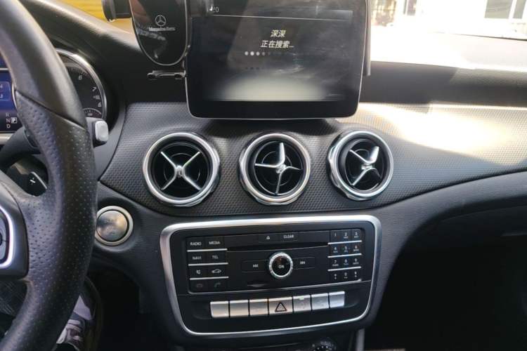 Used Mercedes-Benz GLA 2017 GLA 200 Sport Edition Audio And AC Panel