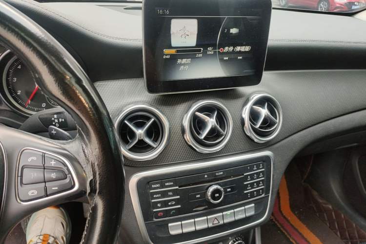 Used Mercedes-Benz GLA 2017 GLA 200 Fashion Model Audio And AC Panel