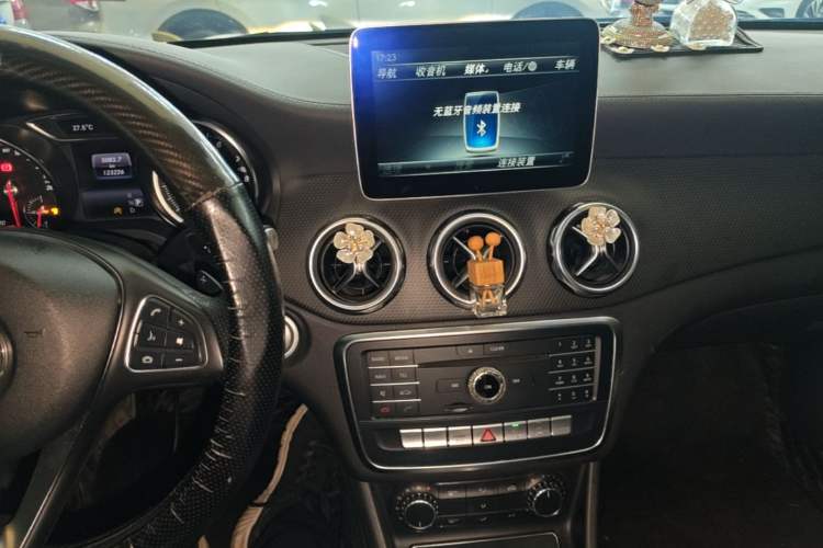 Used Mercedes-Benz GLA 2017 GLA 200 Fashion Model Audio And AC Panel