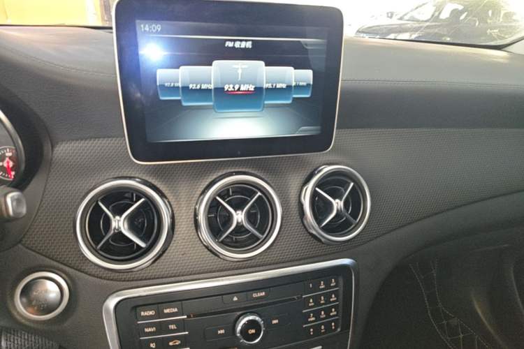 Used Mercedes-Benz GLA 2017 GLA 200 Fashion Model Audio And AC Panel