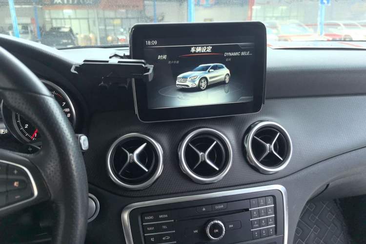 Used Mercedes-Benz GLA 2017 GLA 200 Sport Edition Audio And AC Panel