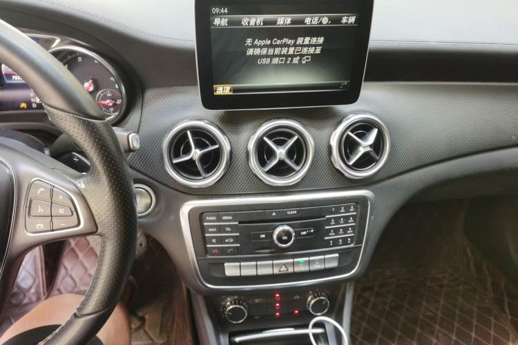 Used Mercedes-Benz GLA 2017 GLA 200 Fashion Model Audio And AC Panel