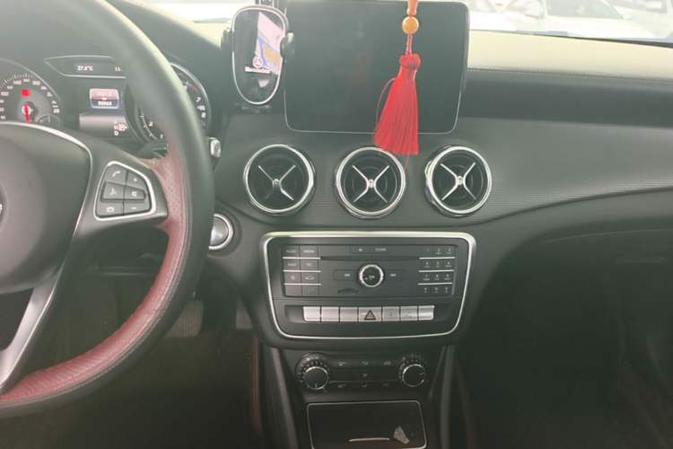 Used Mercedes-Benz GLA 2017 GLA 200 Fashion Model Audio And AC Panel