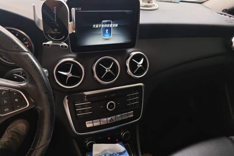Used Mercedes-Benz GLA 2017 GLA 200 Sport Edition Audio And AC Panel