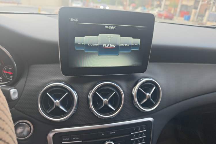 Used Mercedes-Benz GLA 2017 GLA 200 Sport Edition Audio And AC Panel
