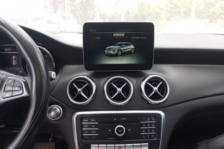 Used Mercedes-Benz GLA 2017 GLA 200 Sport Edition Audio And AC Panel
