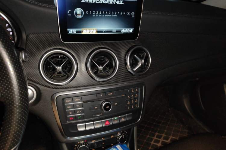 Used Mercedes-Benz GLA 2017 GLA 200 Fashion Model Audio And AC Panel