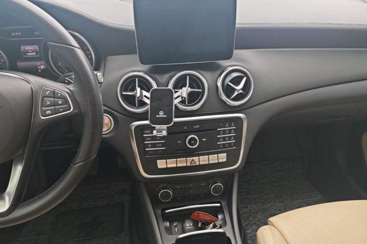 Used Mercedes-Benz GLA 2017 GLA 200 Fashion Model Audio And AC Panel
