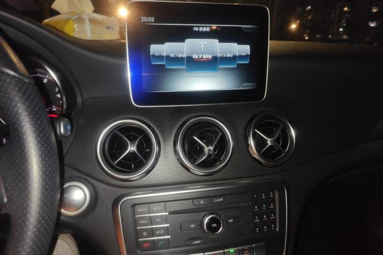 Used Mercedes-Benz GLA 2017 GLA 200 Sport Edition Audio And AC Panel
