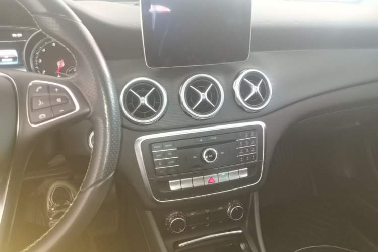 Used Mercedes-Benz GLA 2017 GLA 200 Fashion Model Audio And AC Panel
